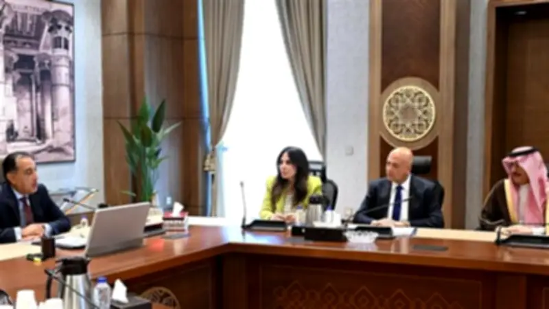 مدبولي يبحث مع أكوا باور مشروعات تحلية مياه البحر