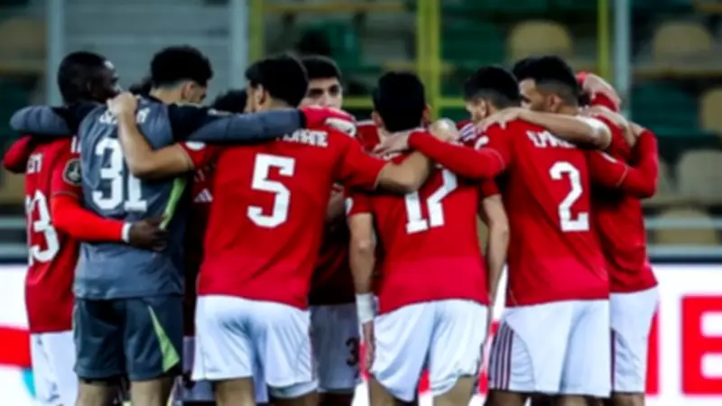 الأهلي يقرر تطبيق سقف رواتب على اللاعبين الجدد فقط لحل أزمة غرفة الملابس