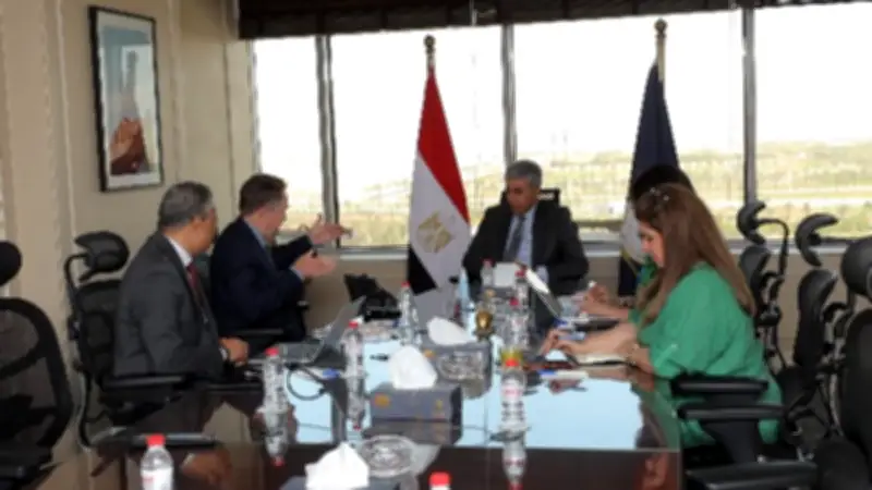 وزير السياحة يبحث مع شركة دولية فرص الاستثمار في السياحة النيلية والبحرية