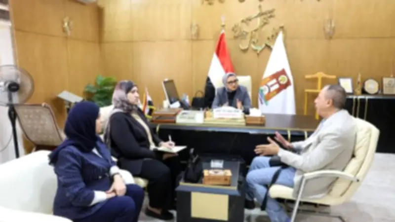 محافظ الوادي الجديد تبحث إنشاء مجمع صناعات غذائية ومدرسة تكنولوجية