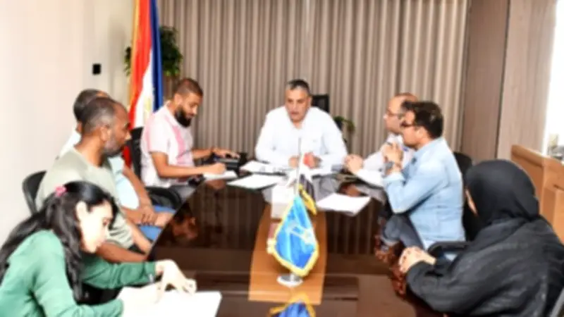 نائب محافظ أسوان يتابع تطوير منظومة النظافة الجديدة