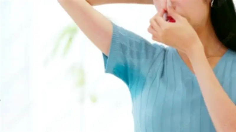 وصفات طبيعية فعالة للتخلص من رائحة العرق في الصيف