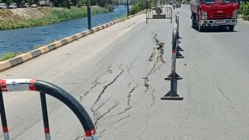 هبوط جزئي بطريق ترعة أصفون الرئيسي في إسنا وتحرك عاجل من مجلس المدينة