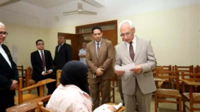 رئيس جامعة المنيا يشيد بانضباط لجان امتحانات علوم الرياضة والآداب