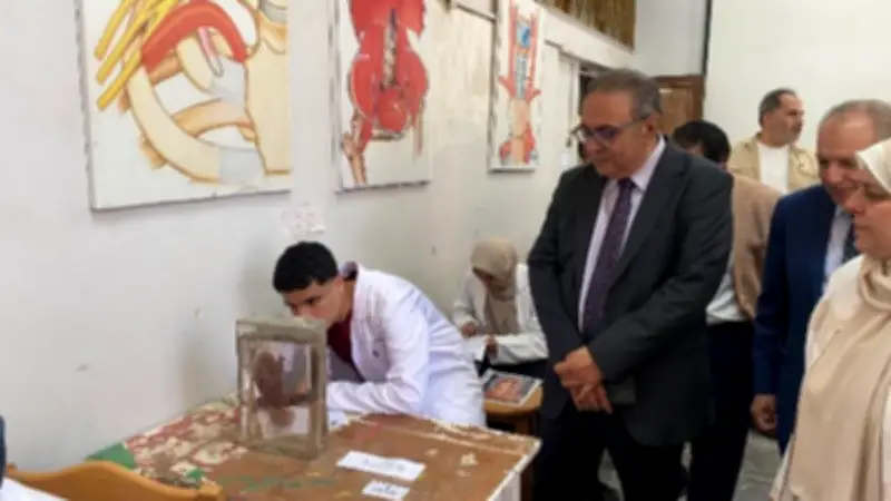 عميد طب بشري الزقازيق يتفقد الامتحانات العملية للفرقة الأولى