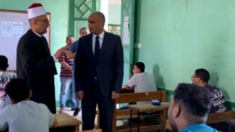 محافظ كفر الشيخ يتفقد لجان امتحانات الثانوية الأزهرية ويطمئن على سيرها