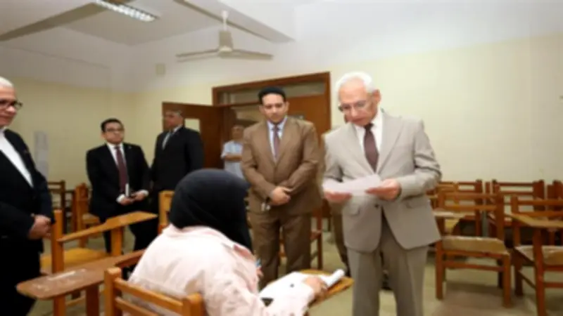 رئيس جامعة المنيا يشيد بانضباط لجان الامتحانات ويؤكد توفير أجواء مستقرة للطلاب