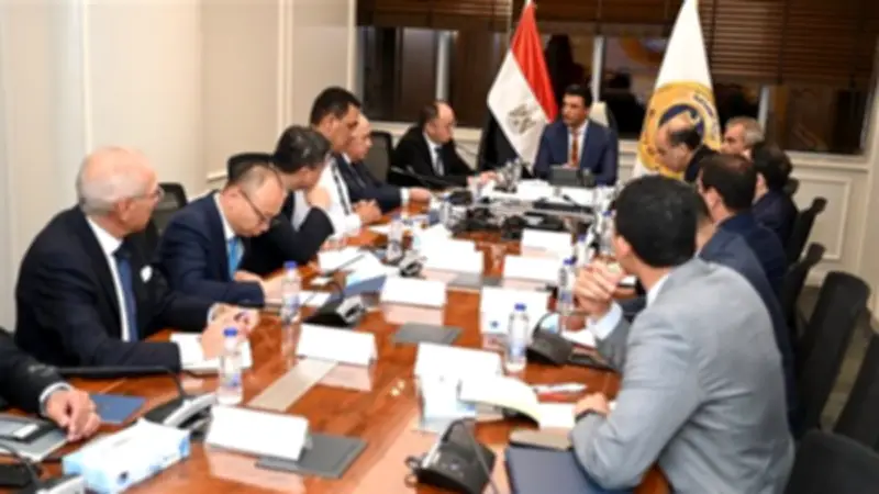 وزير الصناعة يعلن تفعيل قانون تفضيل المنتج المحلي بالمشتريات الحكومية