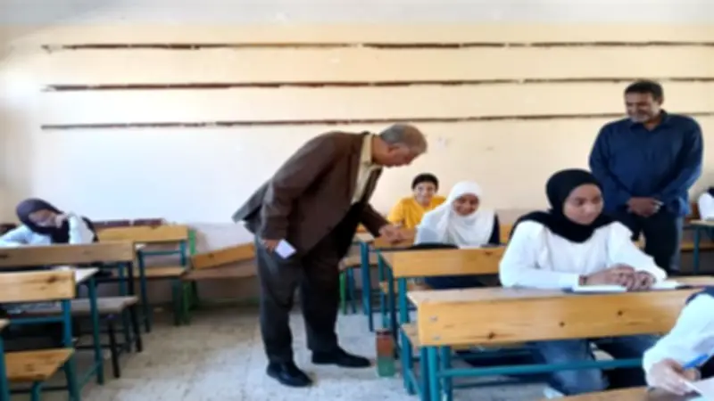 وكيل تعليم قنا يتفقد لجان امتحانات الإعدادية ويشدد على منع الغش والموبايل