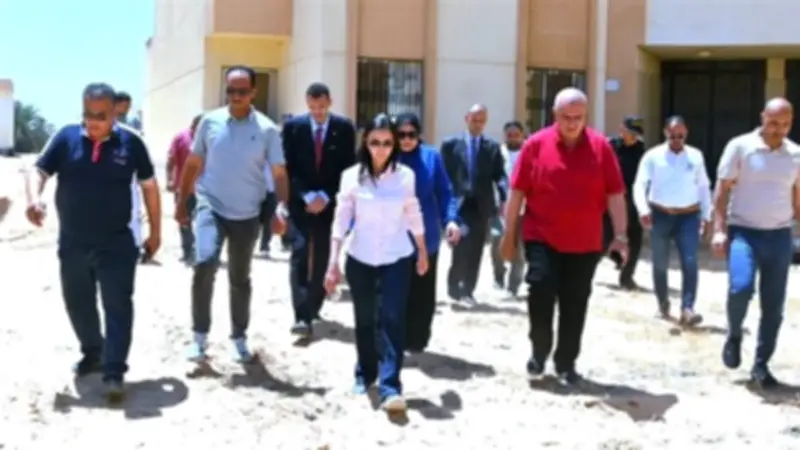 محافظ البحيرة تتفقد مجمع فرهاش السكني وتوجه بسرعة التنفيذ