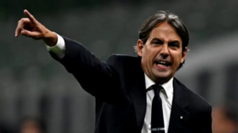الهلال السعودي يفاوض فيتور بيريرا تحسباً لرحيل إنزاجي