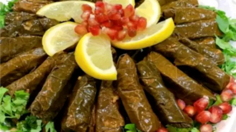 طريقة عمل ورق العنب بالدجاج بطعم شهي واقتصادي