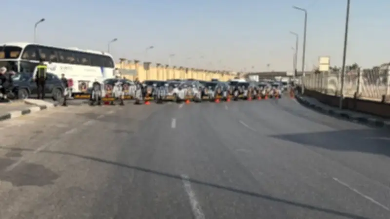 تحويلات مرورية بسبب هبوط أرضي بمحور عبد الحميد بدوي في القاهرة