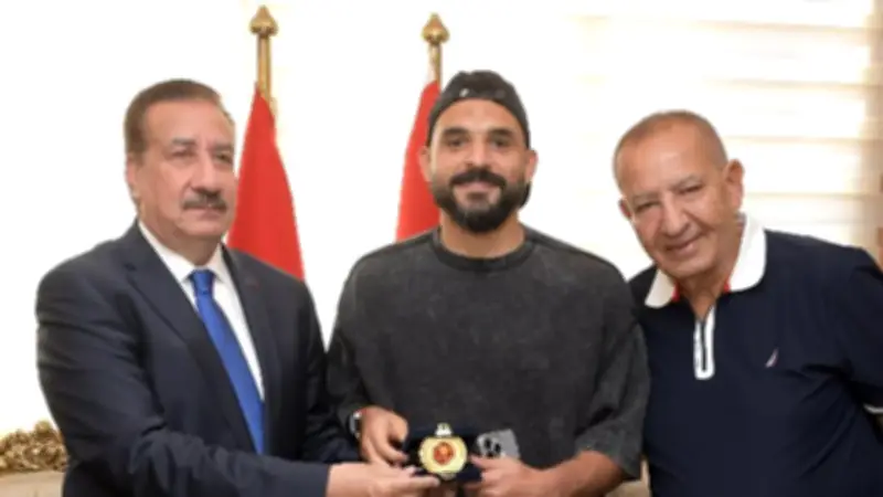 محافظ بورسعيد يكافئ لاعبي المصري بعد التتويج بكأس عاصمة مصر
