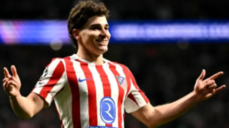 أتلتيكو مدريد يسخر من ريال مدريد وبرشلونة في بيان ناري حول ألفاريز
