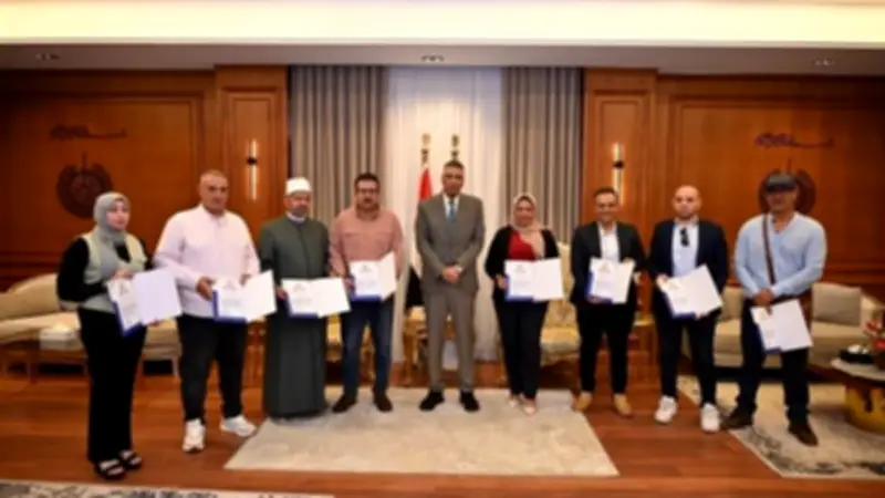 محافظ جنوب سيناء يكرم المتفوقين رياضياً ومجتمعياً تقديراً لإنجازاتهم