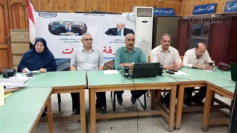 وكيل تعليم بني سويف يتابع امتحانات الدبلومات الفنية دون شكاوى