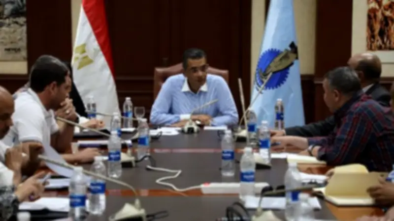 محافظ البحر الأحمر يوجه بالانتهاء من طلبات تقنين الأراضي الثلاثاء المقبل