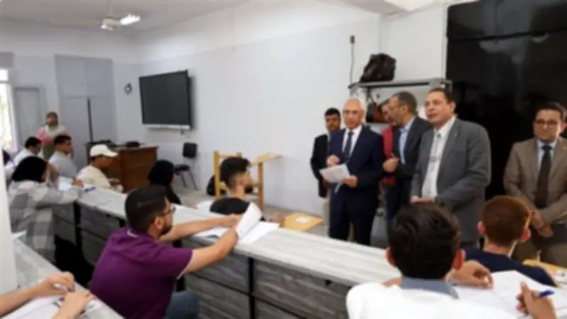 رئيس جامعة المنيا يتفقد امتحانات الطب البيطري ويشدد على الانضباط والجودة