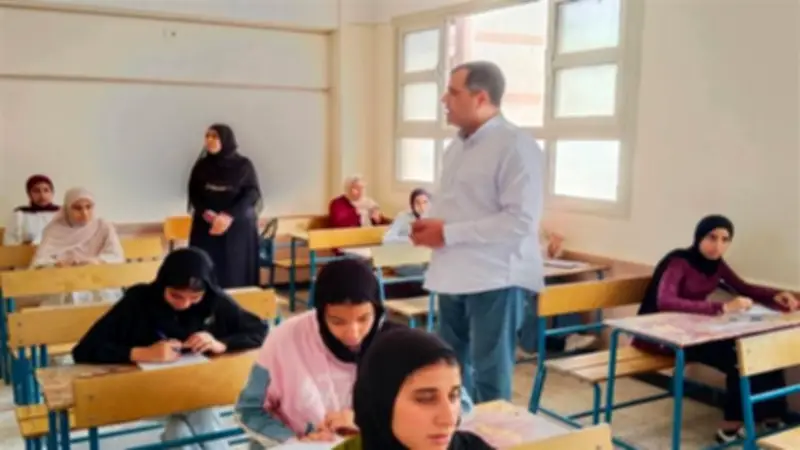 طلاب الإعدادية في دمياط يعبرون عن ارتياحهم لامتحان اليوم
