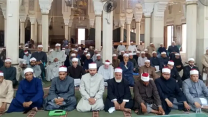 مدير الدعوة بأوقاف الفيوم يعقد اجتماعًا مع أئمة البندر والمركز بمسجد ناصر الكبير