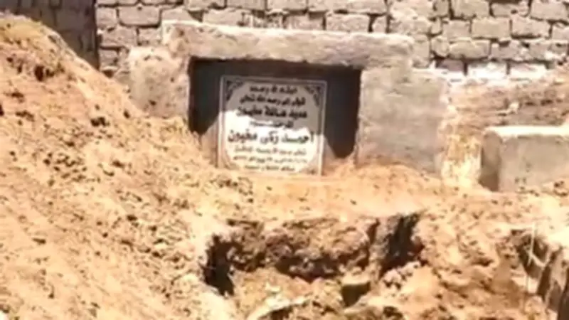 استعدادات دفن الفنان عبد العزيز مخيون بمقابر العائلة في البحيرة