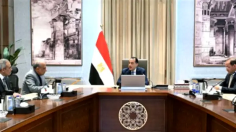 مدبولي يتابع تمويل مشروعات الطاقة الجديدة والمتجددة لتعزيز الشبكة القومية