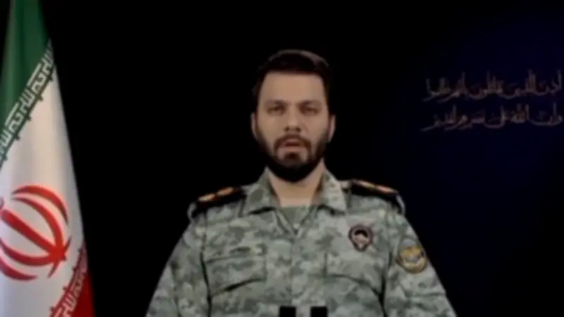 إيران تهدد باستهداف أي سفينة تحاول عبور مضيق هرمز