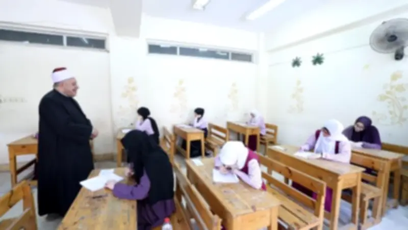 طلاب الأدبي بالثانوية الأزهرية يؤدون امتحان التوحيد اليوم
