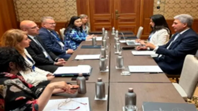 وزير السياحة يبحث مع نظيره البلغاري زيادة رحلات الطيران والترويج المشترك