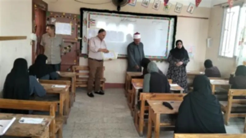 متابعة امتحان التوحيد بالثانوية الأزهرية في الإسماعيلية