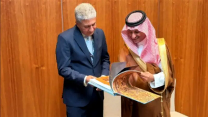 وزير السياحة يبحث مع نظيره السعودي تعزيز التعاون السياحي بين البلدين