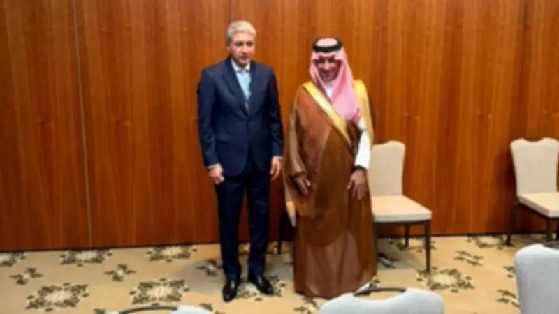 وزير السياحة يبحث مع نظيره السعودي تعزيز التعاون السياحي بين البلدين