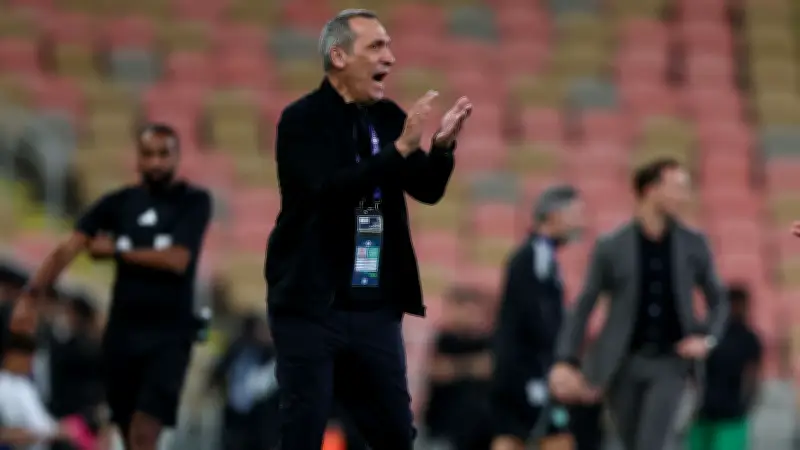 دونيس يستقر على حارس السعودية أمام أوروجواي في كأس العالم