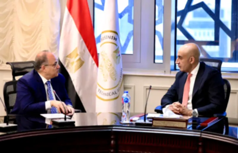 وزير التعليم يبحث تأهيل كوادر فنية لمدارس متخصصة في الصناعات الدوائية