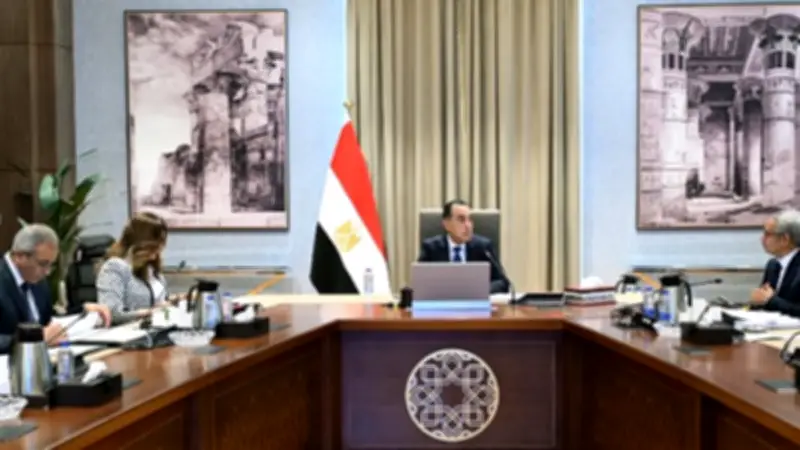 مدبولي يتابع المشروعات الخدمية والتنموية في بني سويف