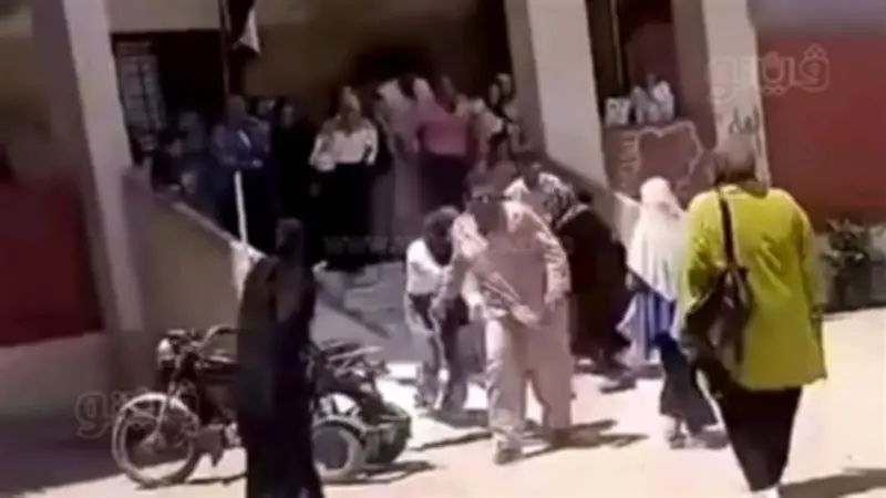 تعليم الشرقية تنفي اعتداء على معلمة وتوضح حقيقة فيديو المشاجرة