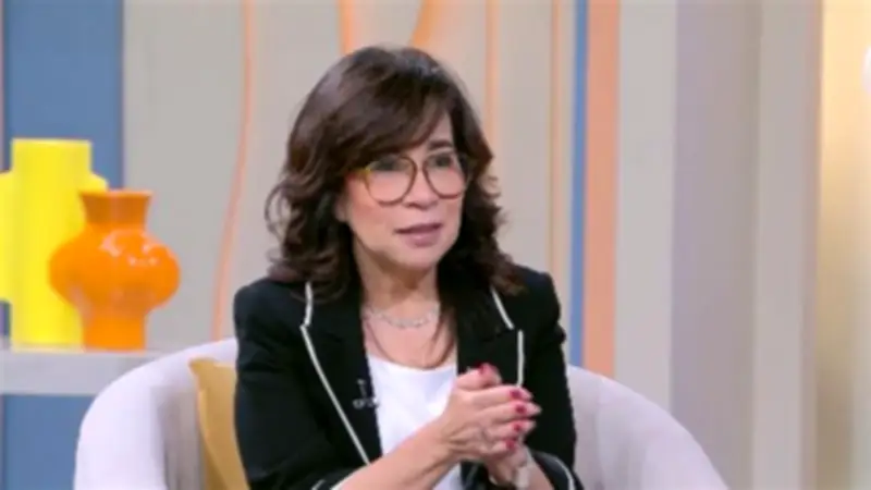 منى الرخاوي: والدي لم يمنحني امتيازات أكاديمية بالكلية وتدخله بحياتي محدود