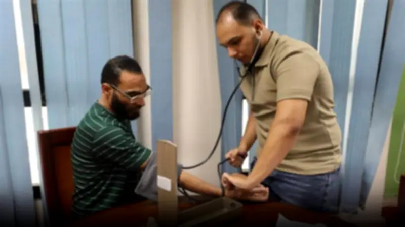 قافلة طبية للكشف المبكر عن الأمراض المزمنة تستقبلها شركة مياه المنيا