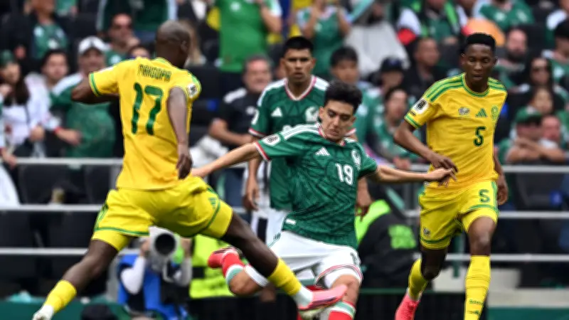 لاعب المكسيك جيلبرتو مورا يحطم رقم بيليه في تاريخ كأس العالم