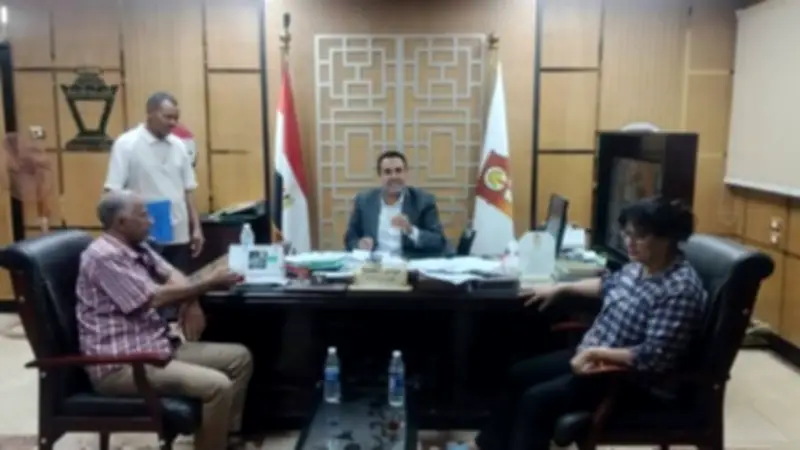 رئيس مركز بلاط بالوادي الجديد يتابع ملفات تقنين أراضي أملاك الدولة