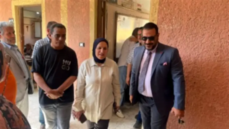 مدير تعليم القاهرة يتفقد كنترولات الشهادة الإعدادية ويشدد على الدقة والسرية