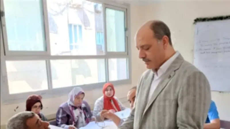 وكيل تعليم الإسكندرية يتفقد تصحيح امتحانات الإعدادية ويشدد على الدقة
