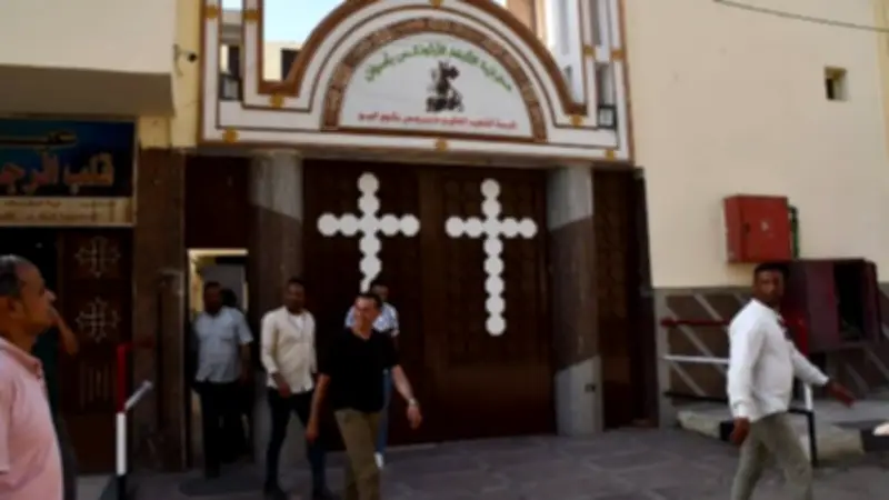 محافظ أسوان يزور كنيسة مارجرجس بكوم أمبو ويؤكد على قيم المواطنة