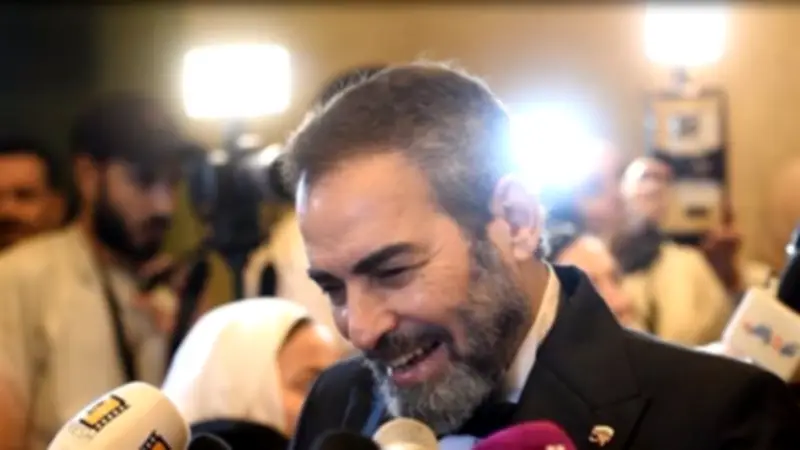 أشرف زكي ينفي شائعات خضوع أحمد عبد العزيز لعملية جراحية