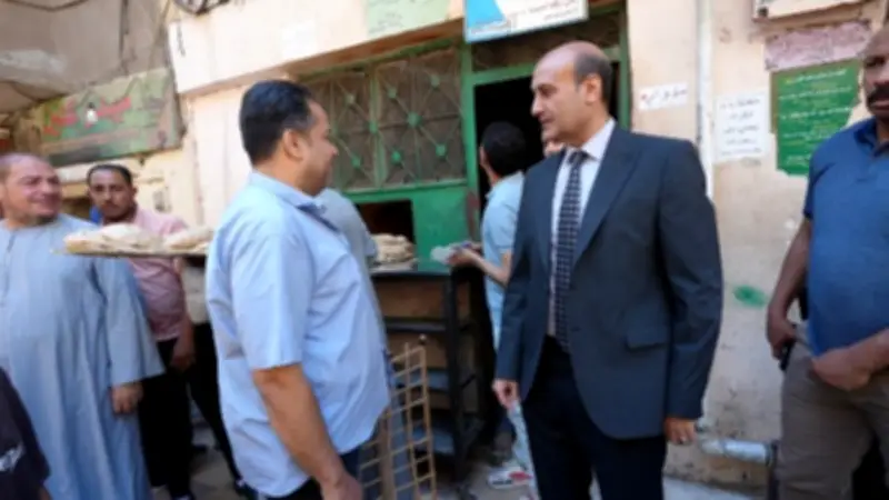 محافظ أسيوط يفاجئ مخابز شرق وغرب المدينة ويحرر 3 محاضر مخالفات