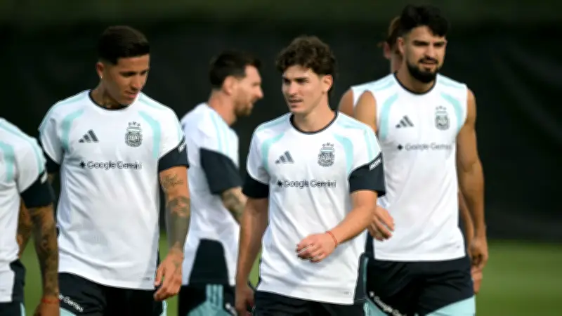 انقلاب في مدريد: أسطورة أتلتيكو يخون الروخيبلانكوس ويهدي الفاريز لبرشلونة