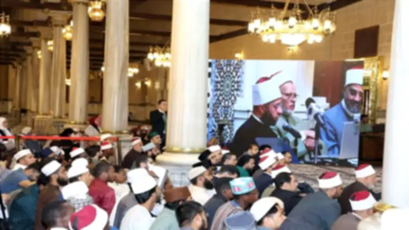 وزير الأوقاف يكرم سيدة تبرعت بمنزلها لتحفيظ القرآن الكريم في المنوفية