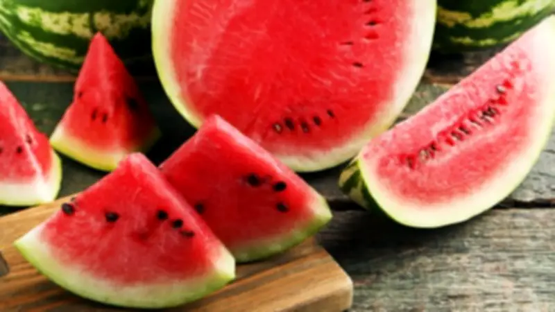 فوائد وأضرار البطيخ لمرضى السكر: دليل شامل للصيف