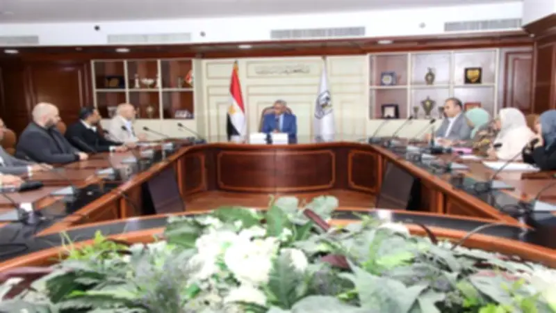 محافظ بني سويف يبحث مع مستثمري بياض العرب سبل دعم الاستثمار وتذليل العقبات